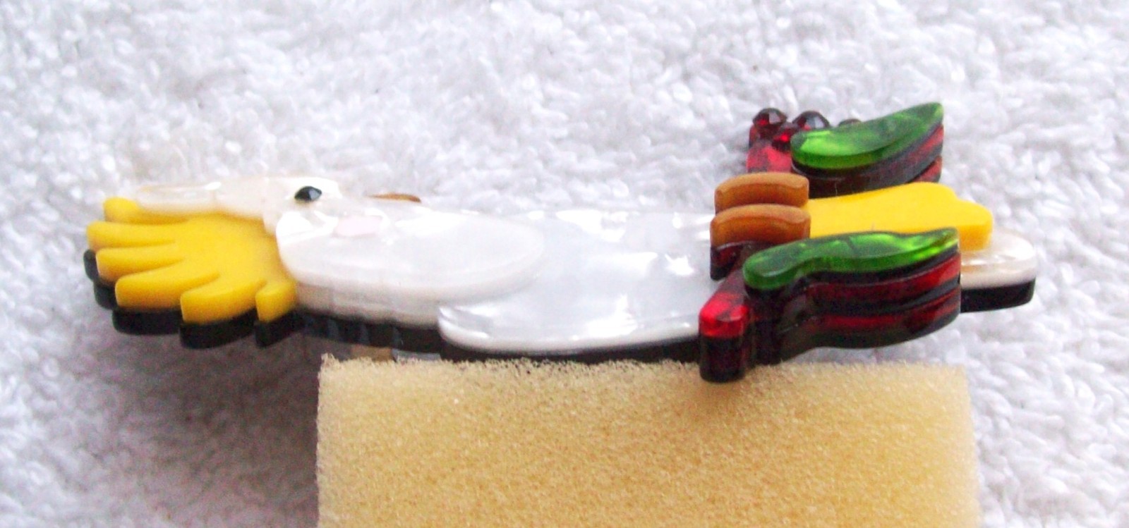Vintage Tropical Parrot Perched on a Limb Layered Acrylic P in or Brooch – NWOT