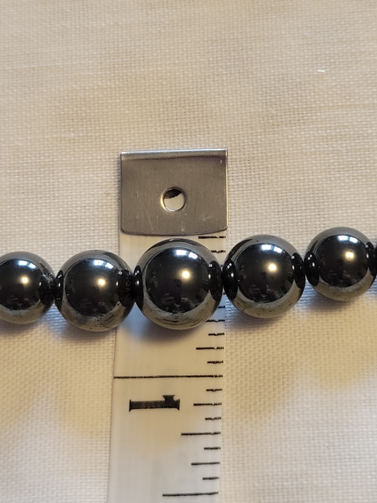 Vtg 18″ Hematite Black Graduating Beads Necklace Gold-Tone Filigree Hook Clasp