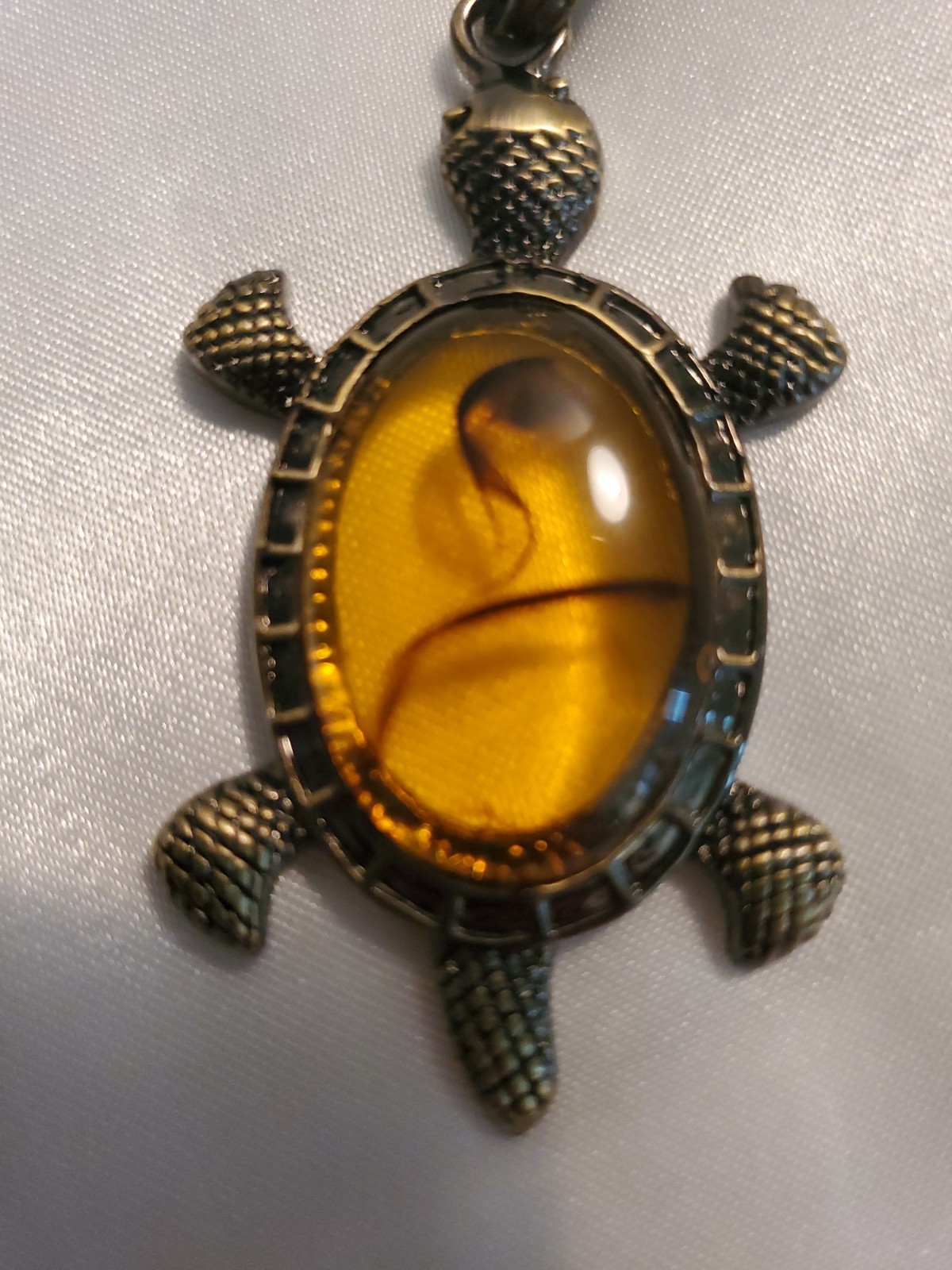 Vintage brass tone amber turtle pendant 3″ with hasp