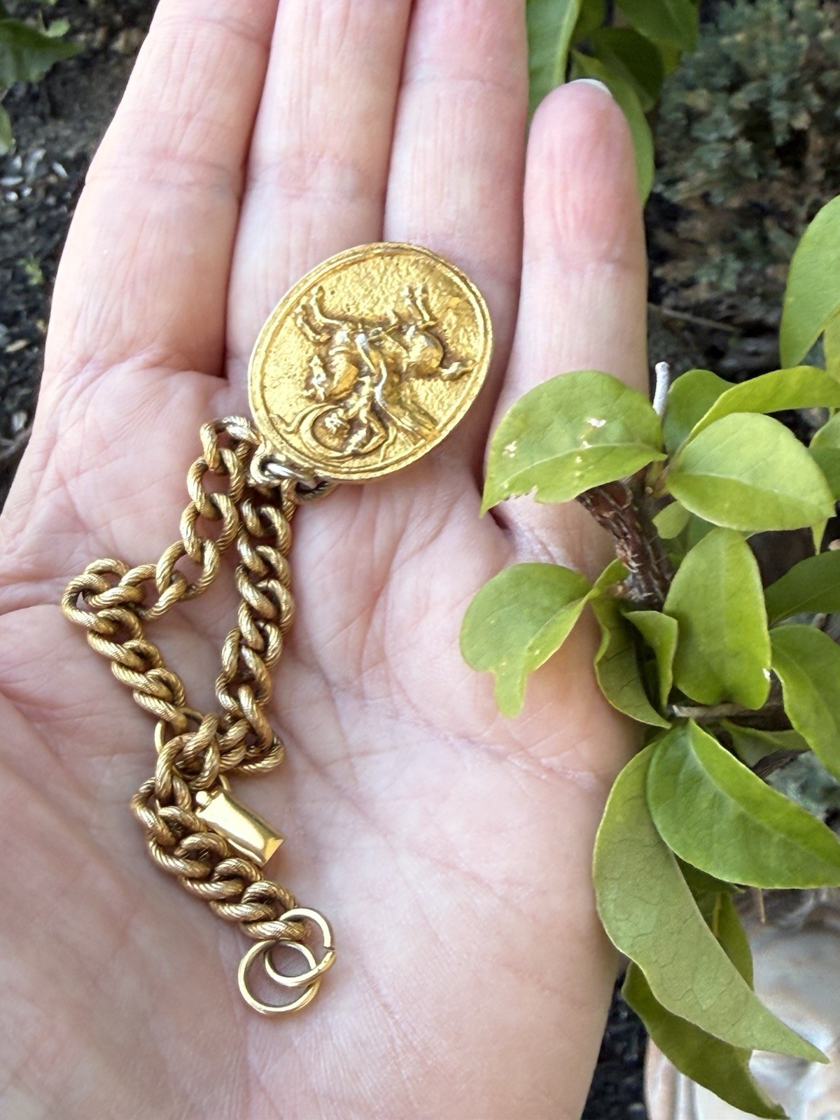 Vintage Alva Museum Replica Charm Medallion On Gold Tone Bracelet