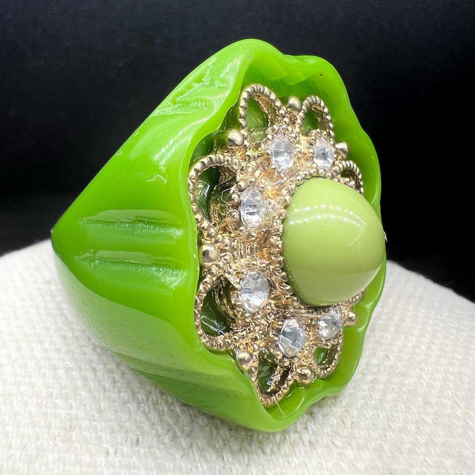 Vintage Lime Green Lucite Ring Bangle Bracelet Set Rhinestone Flower Atomic