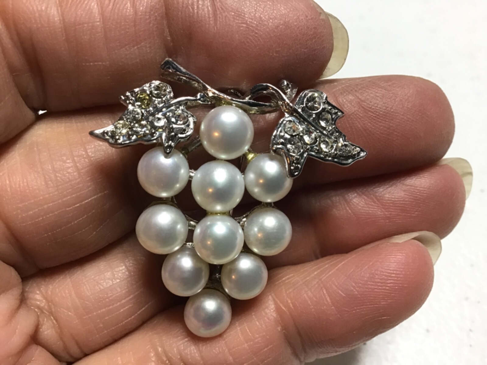Vintage Rhinestone Pearl & Silver tone Bunch of Grapes Brooch