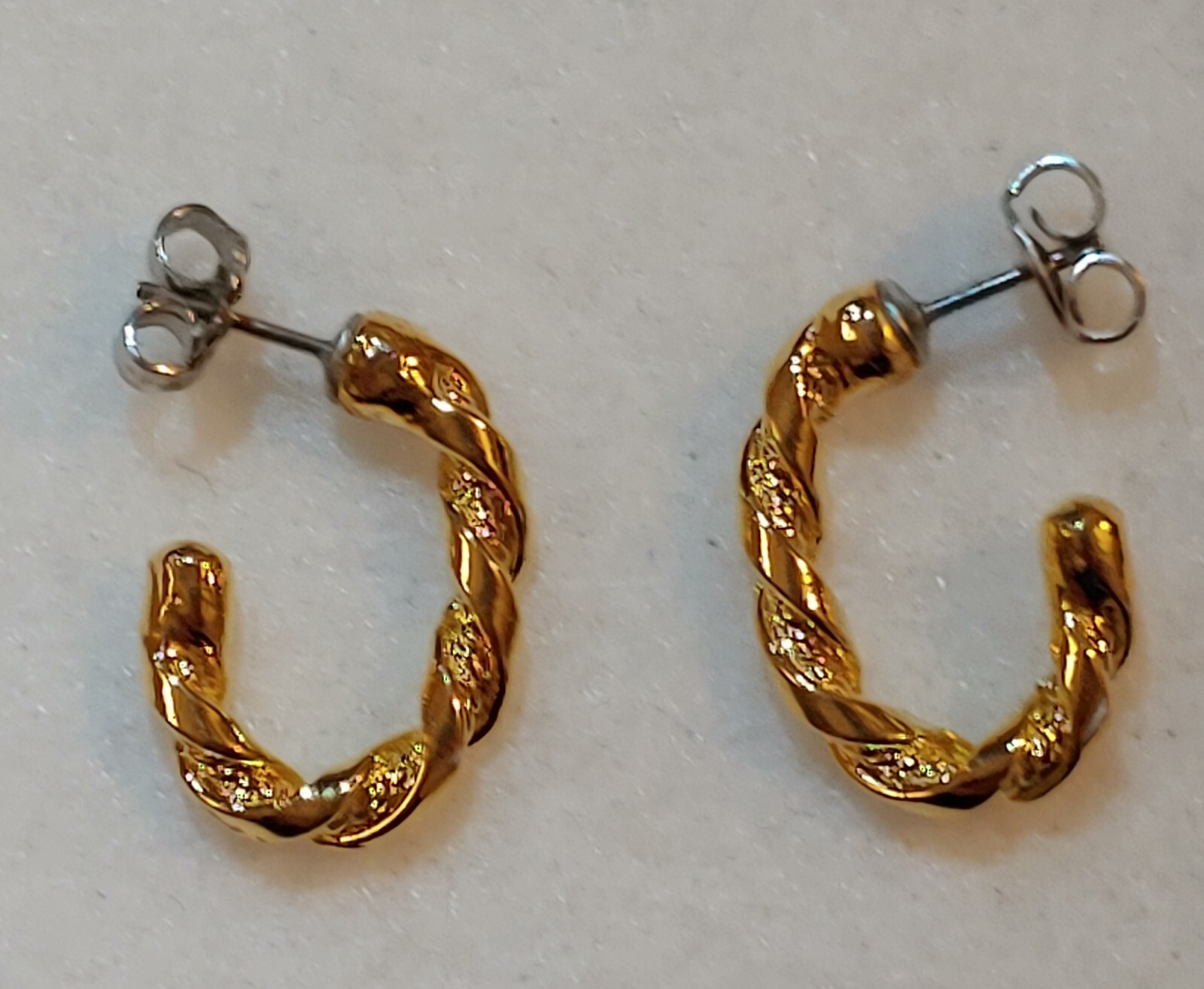 Vintage Gold Tone ( Oblong Hoop ) Pierced Earrings – 1/2 in Wide x 3/4 in Long