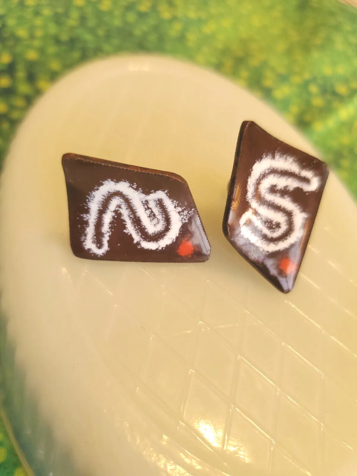 Vntg MCM Jewelry Copper Screw On Earrings Artistic Redish Brown Enamel “S” Dot