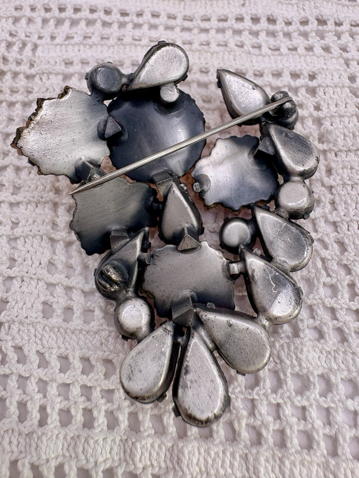 Vintage Pink Lavender Unsigned Coro Molded Glass Leaf Gunmetal Brooch 2.5”