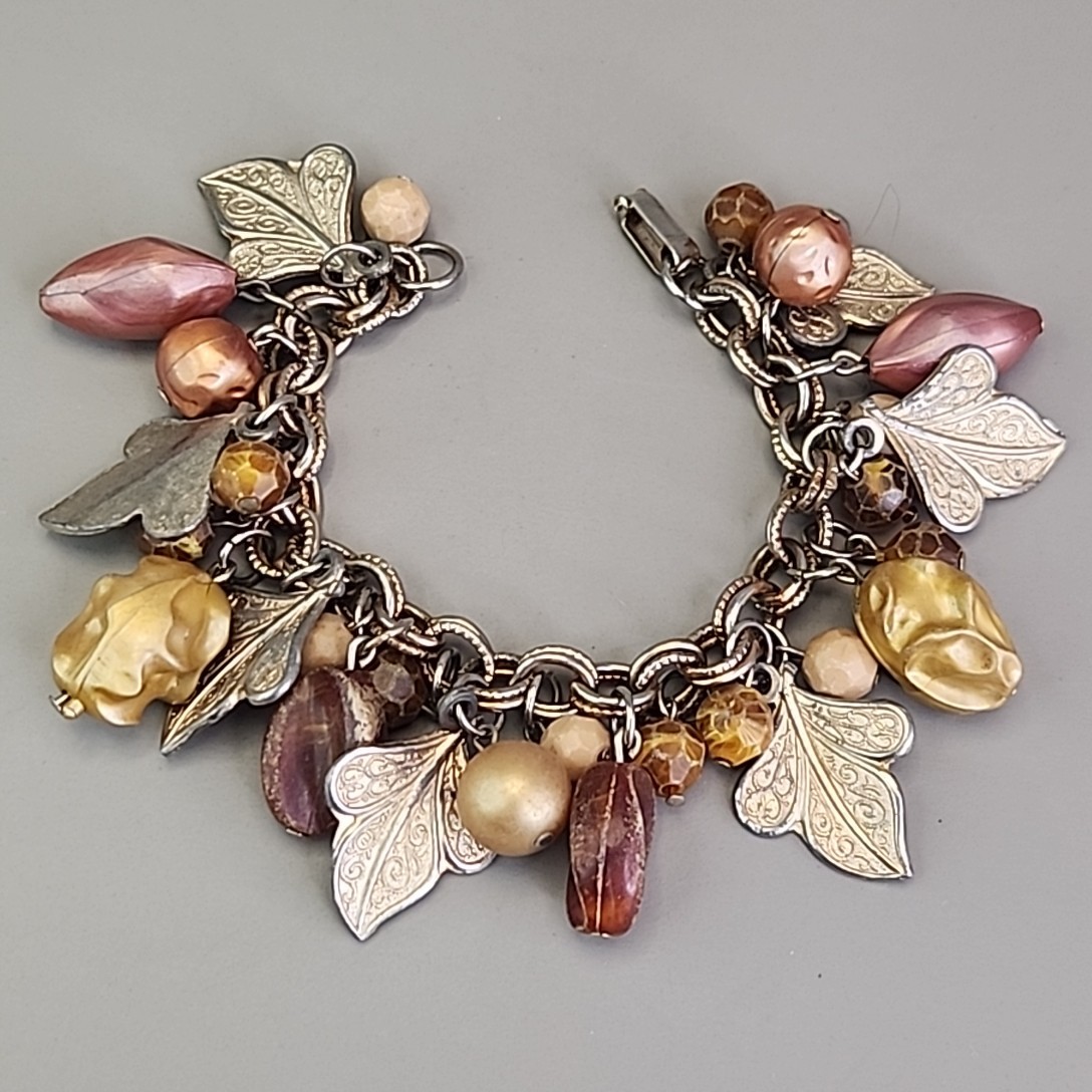 Vintage Charm Bracelet Fall Autumn Brown Bead Gold Tone Leaf Dangles 6.25″