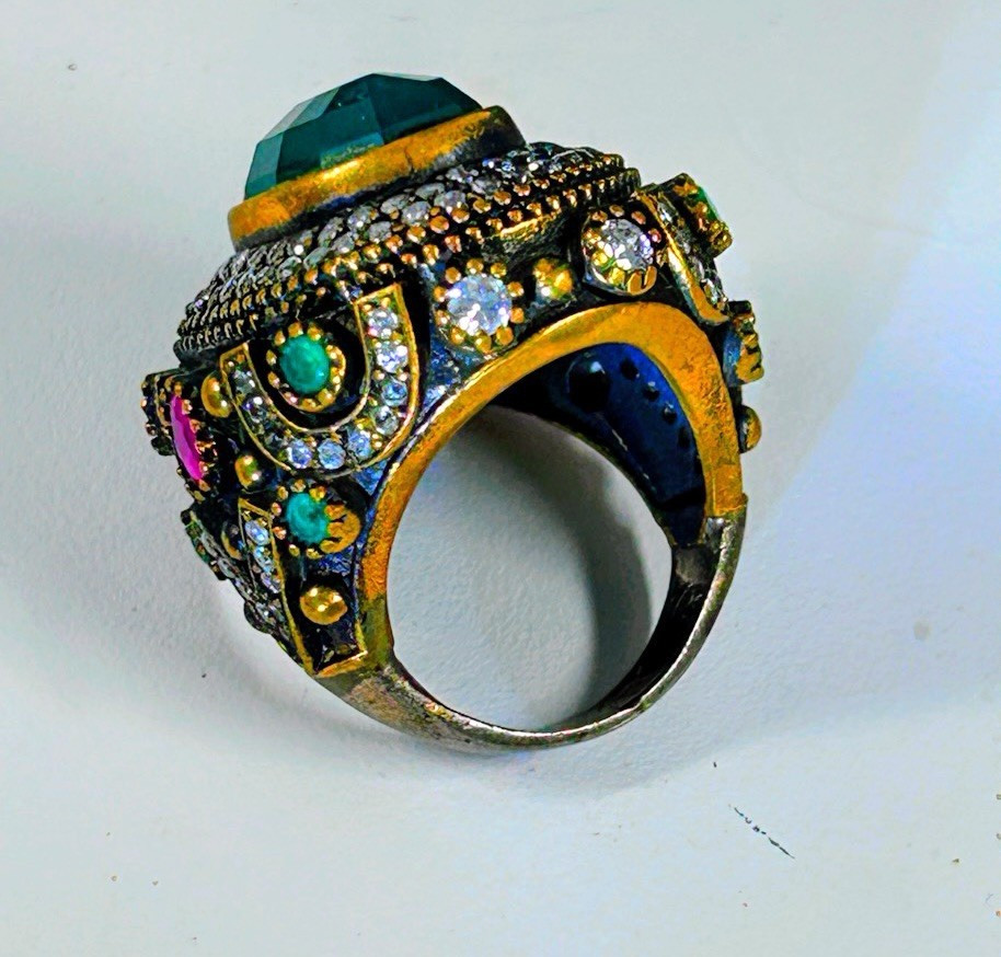 Vintage Stunning Large Royal Green Center & Small Accent Stones Ring Sz 8