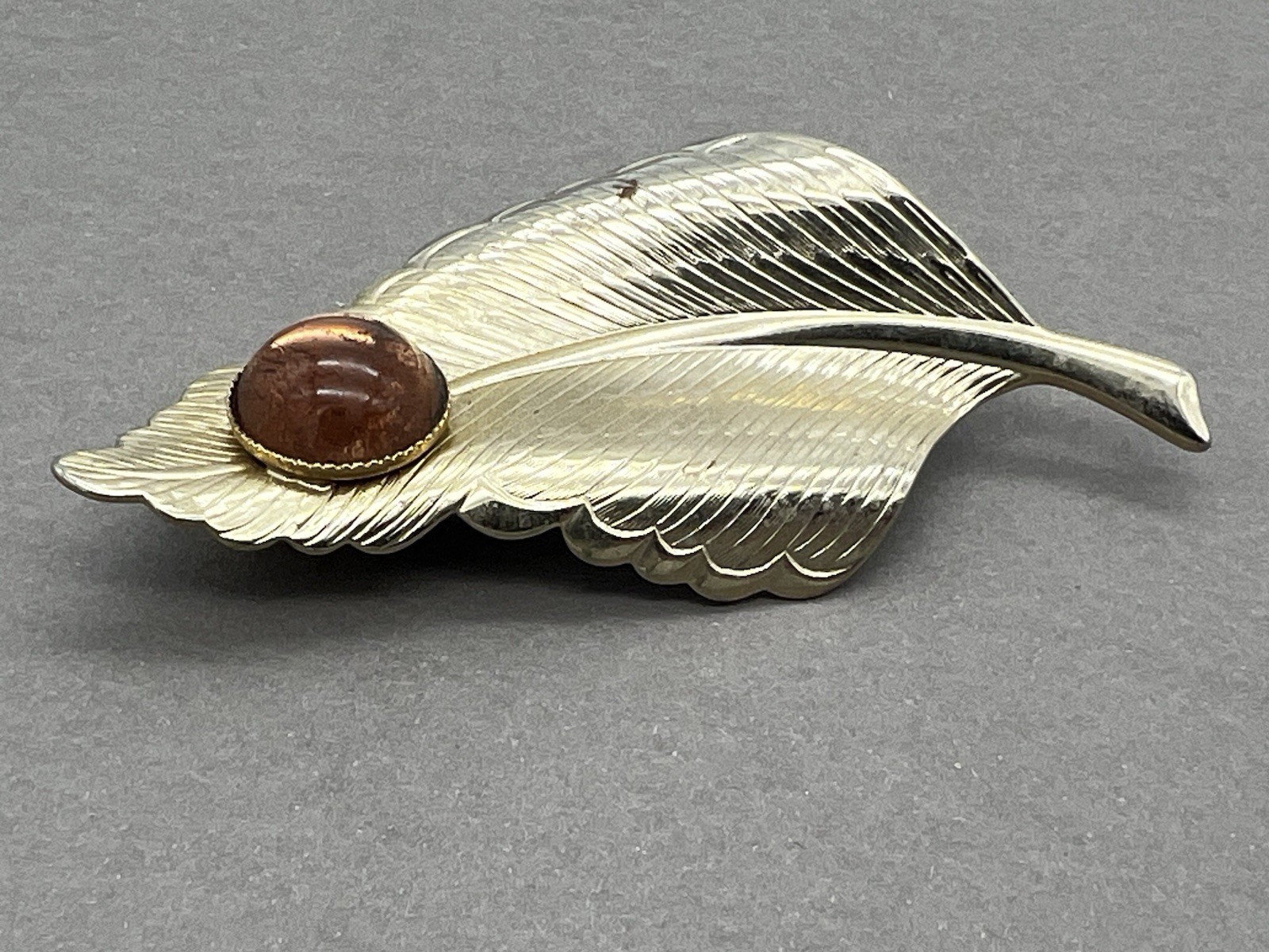 Vintage Leaf Brooch Gold Tone Amber Cabochon Nature Pin Retro Botanical Jewelry