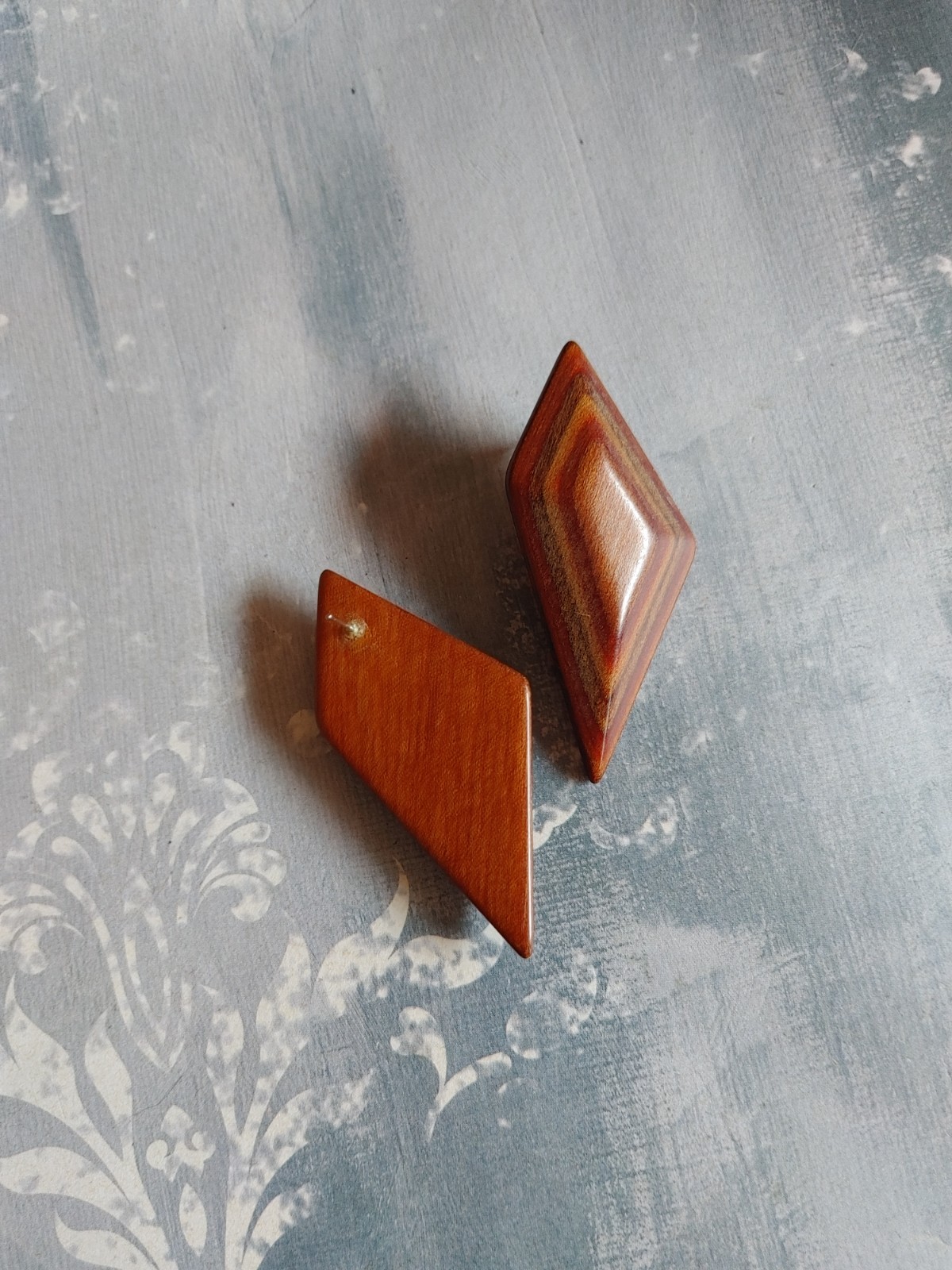 Vintage wood carved abstract post earrings phenolic resin 1950’s mid century MCM