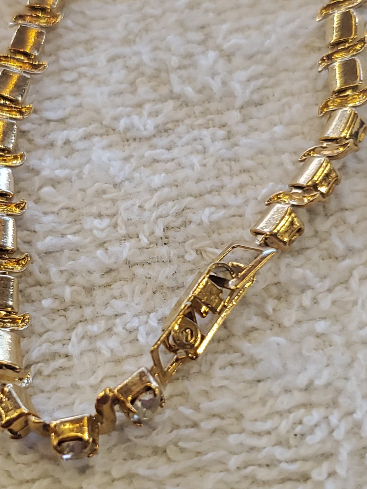 VTG Classic Tennis Bracelet Gold Tone Cubic Zirconia 8-1/2 Inch w/Safety Clasps