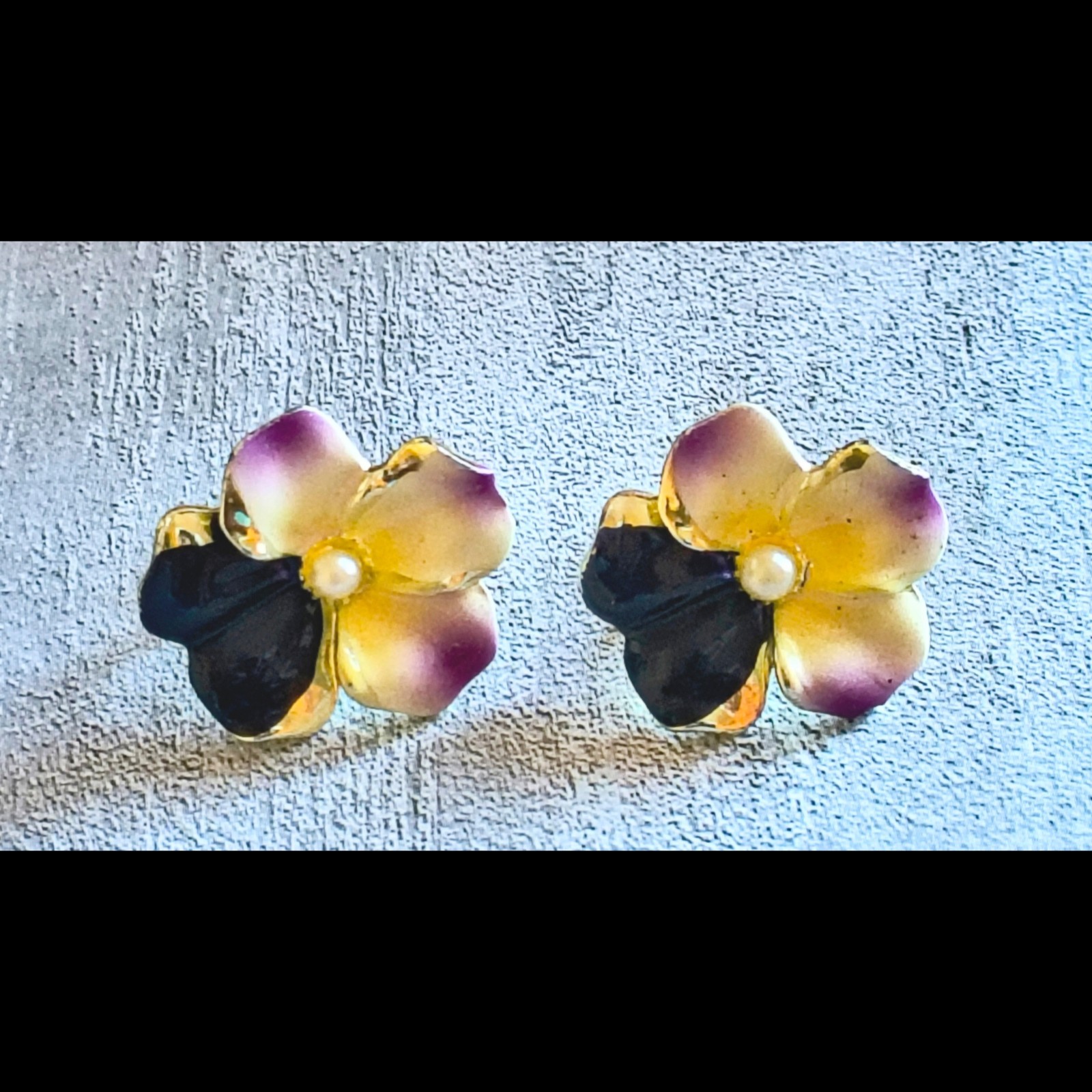 Vintage 40s Spring Flower Earrings Enamel Pansy Yellow Purple Screw Back