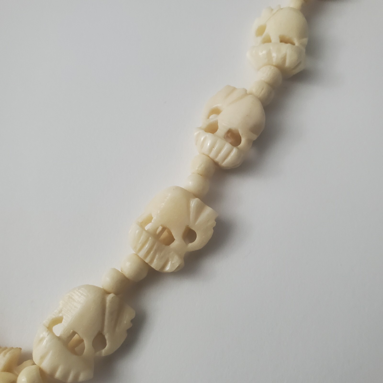 Vintage 19 3/4″ Faux Ivory Carved Celluloid/Plastic Elephant Pendant Necklace