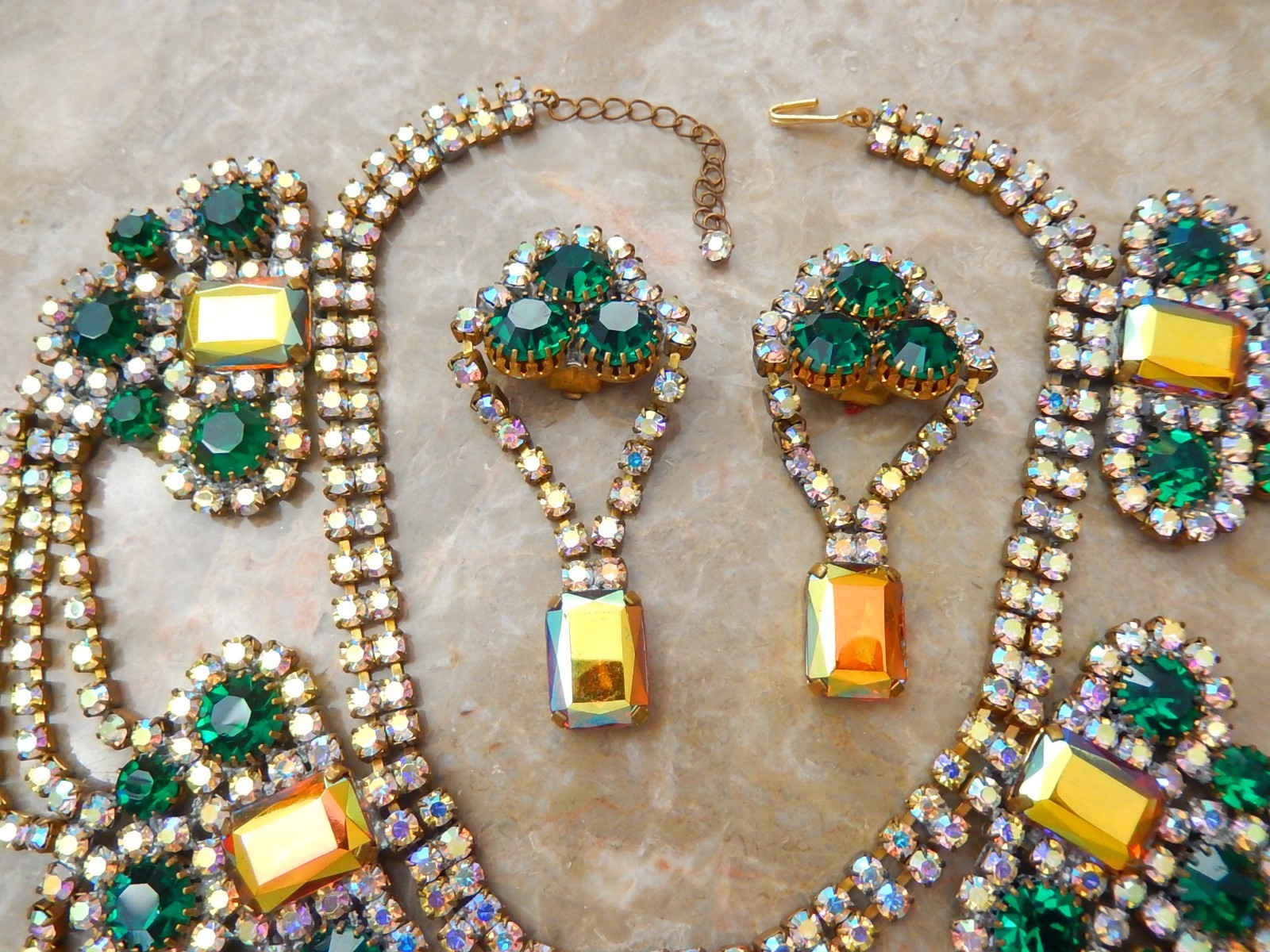 VINTAGE CZECH MAGNIFICENT RHINESTONE GREEN GOLD AB FESTOON NECKLACE EARRINGS SET
