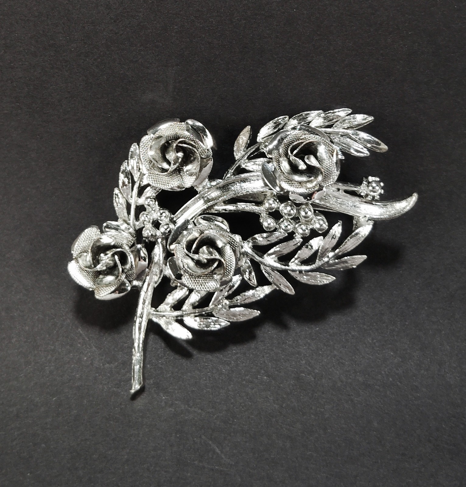 Beautiful Vintage Signed CORO Floral Bouquet of Roses Design Silver Tone Brooch