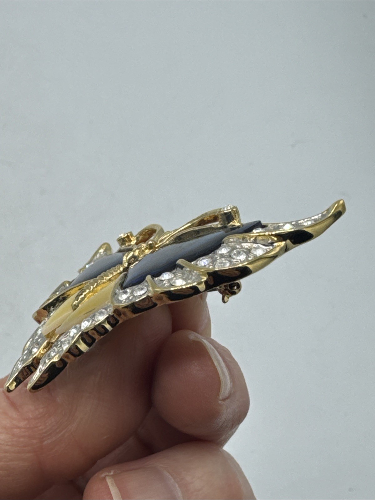 Vtg Butler Fifth Ave Gold Tone Mother of Pearl Teal Cased Paua Abalone Brooch