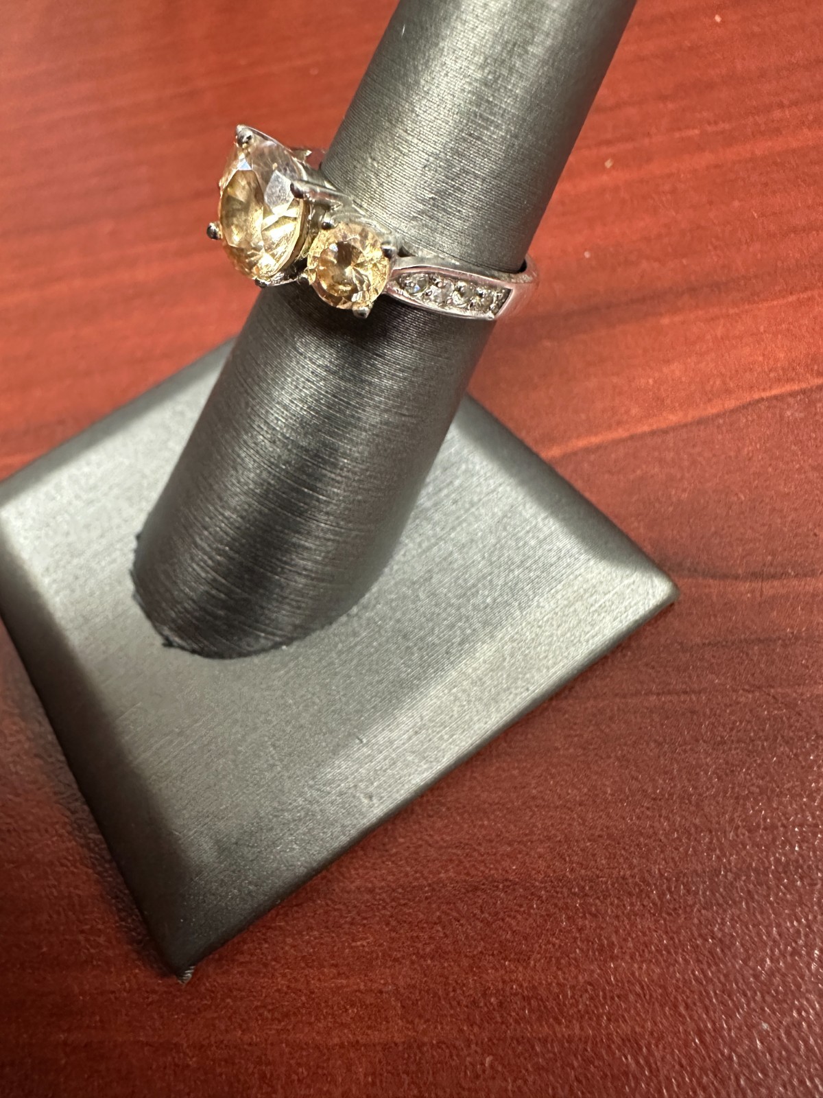 Beautiful Vintage Sterling Silver Ring With 3 Peach Colored Stones Size 6