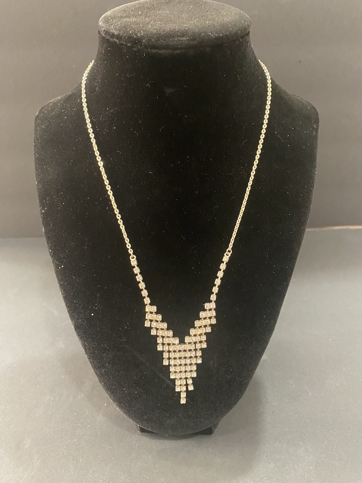 Vintage Rhinestone Silver Tone Costume Jewelry Necklace 15 – 17 Inches