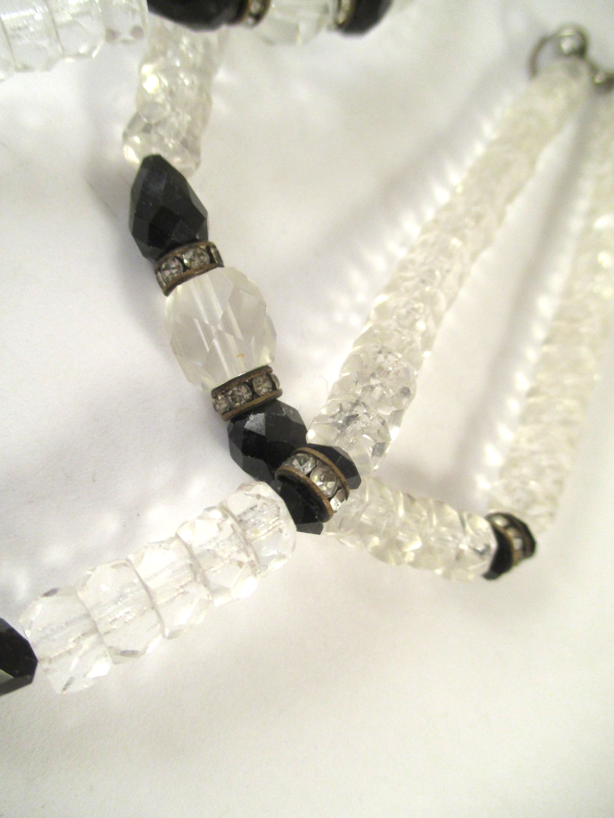 Vintage BLACK & CLEAR GLASS RHINESTONE RONDELLE BEADED NECKLACE 31-1/4″