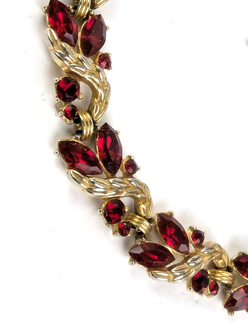 Fabulous Vintage Trifari Gold Plated Ruby Red Rhinestone Necklace 15″ -17″
