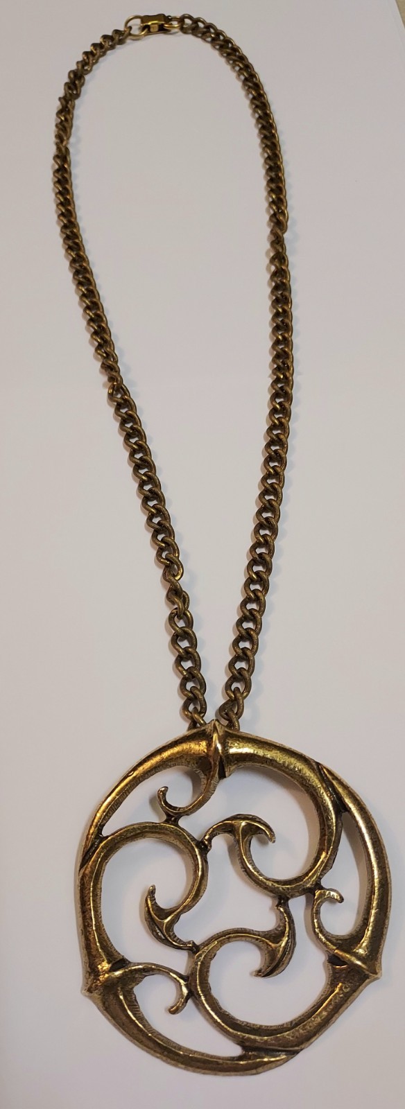 Vintage Alva Museum Replicas Necklace Celtic Knot Circle 70s Statement Gold Tone