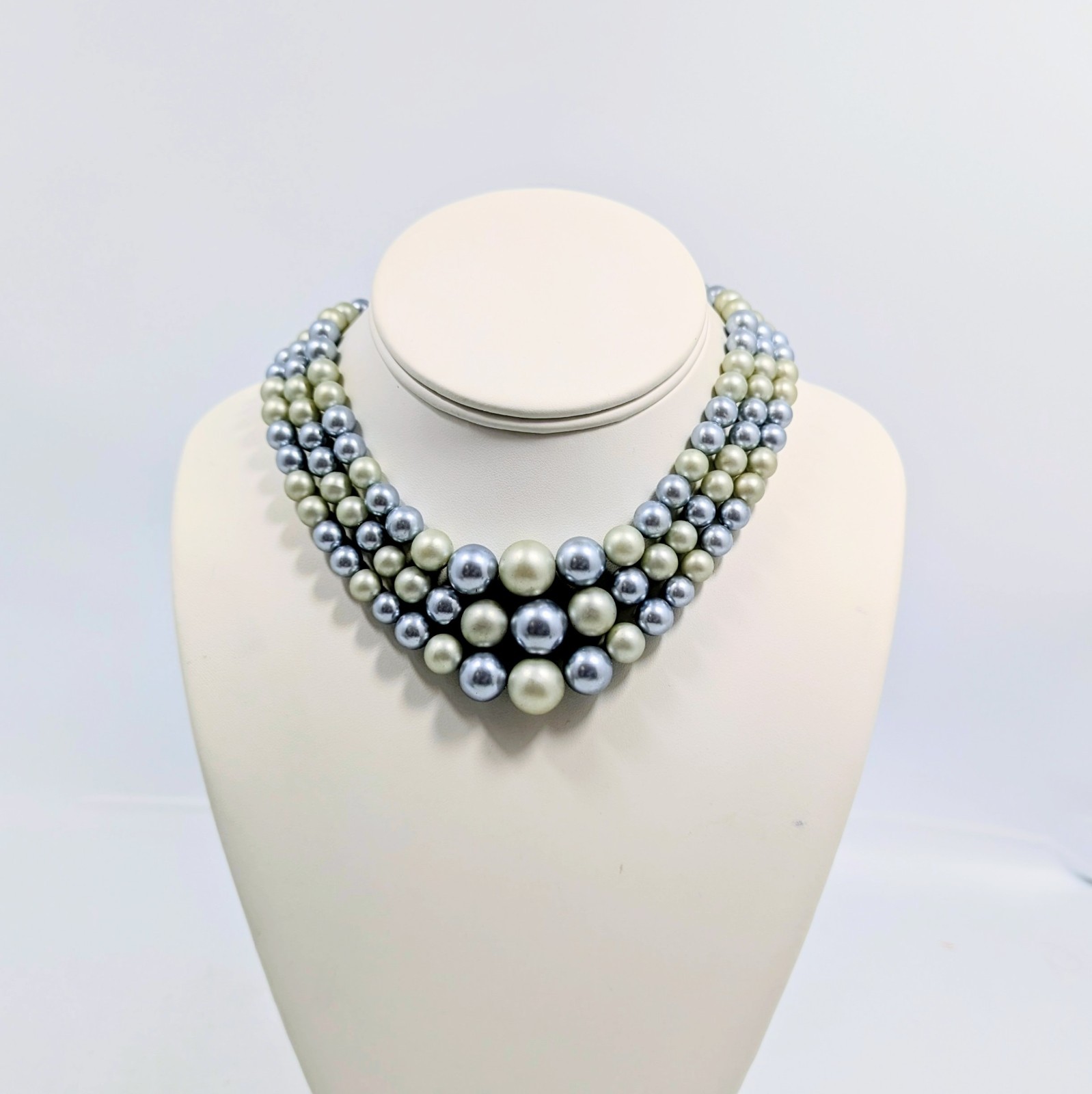 1960’s Faux Pearl 3 Strand Blue White Bead Choker Vintage Necklace Japan 15″-17″
