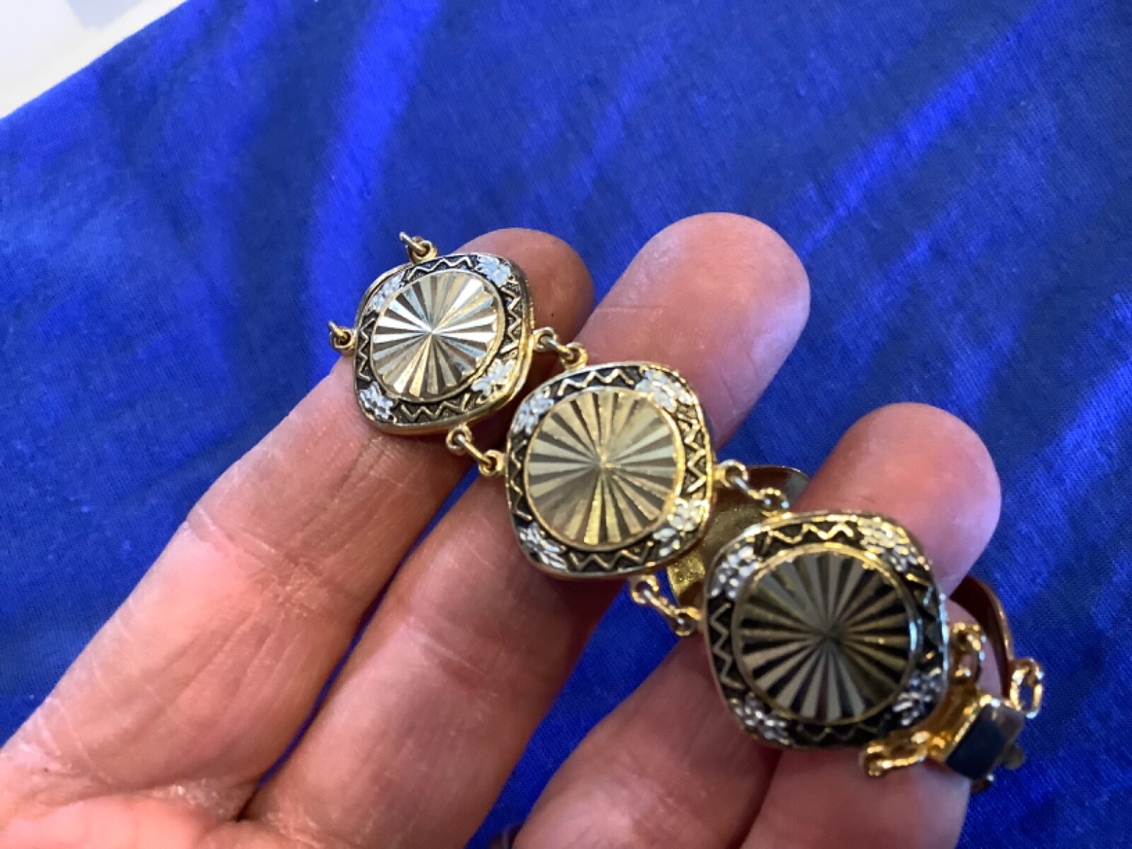 Vintage gold tone round coin chain link bracelet