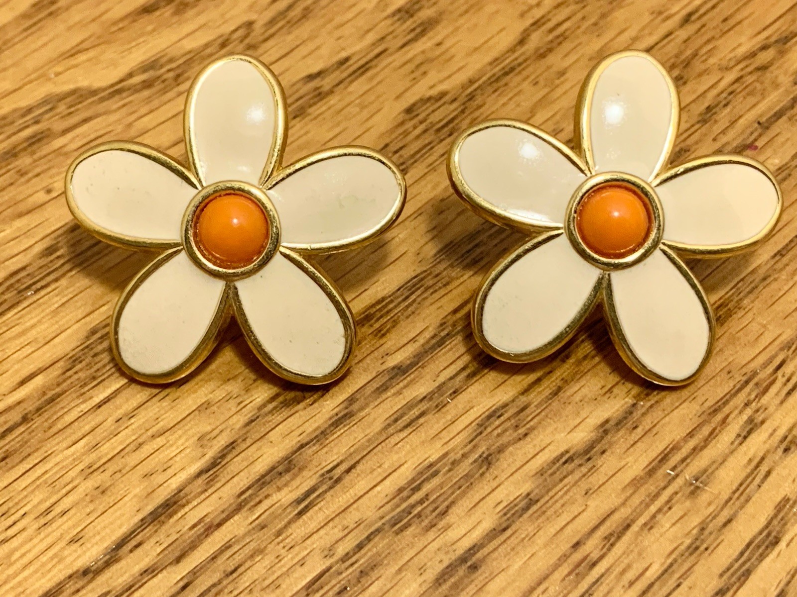 Fabulous Monet Vintage Gold Tone Cream Enamel & Orange Flower Clip Earrings