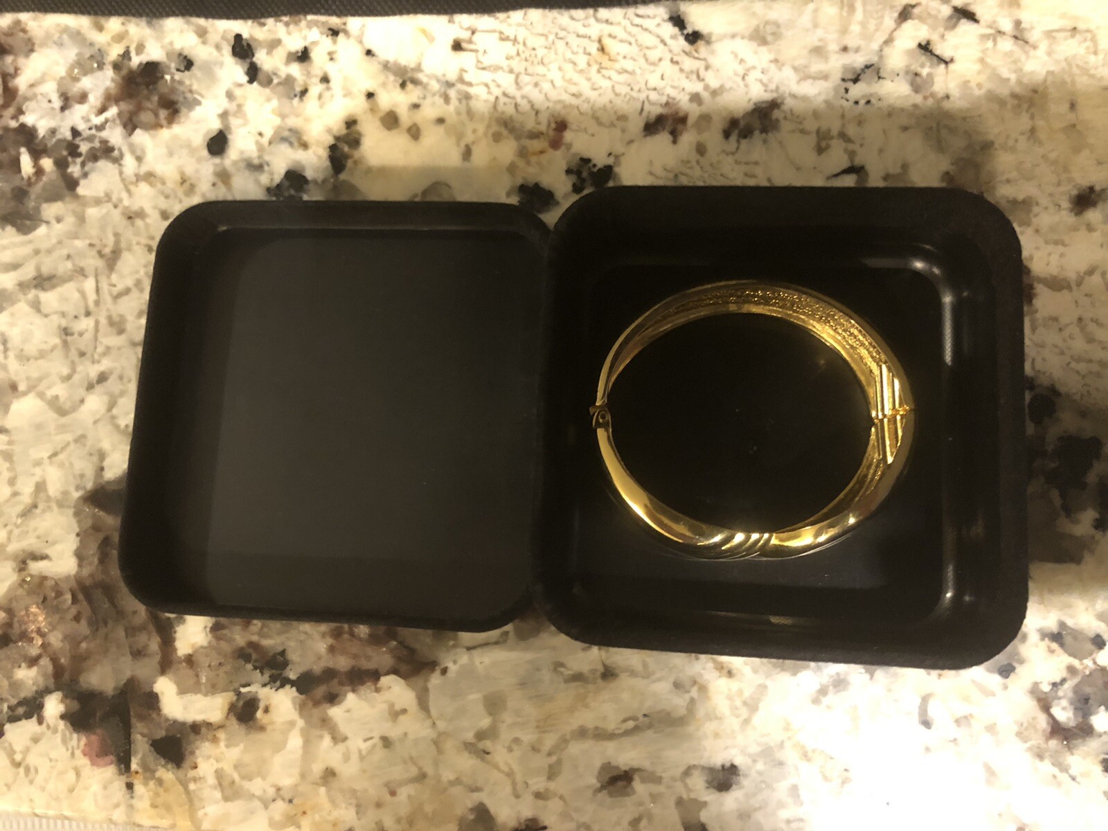 Vintage Gold Tone Bangle Bracelet Ribbed Twist Spring Hinge Open Close