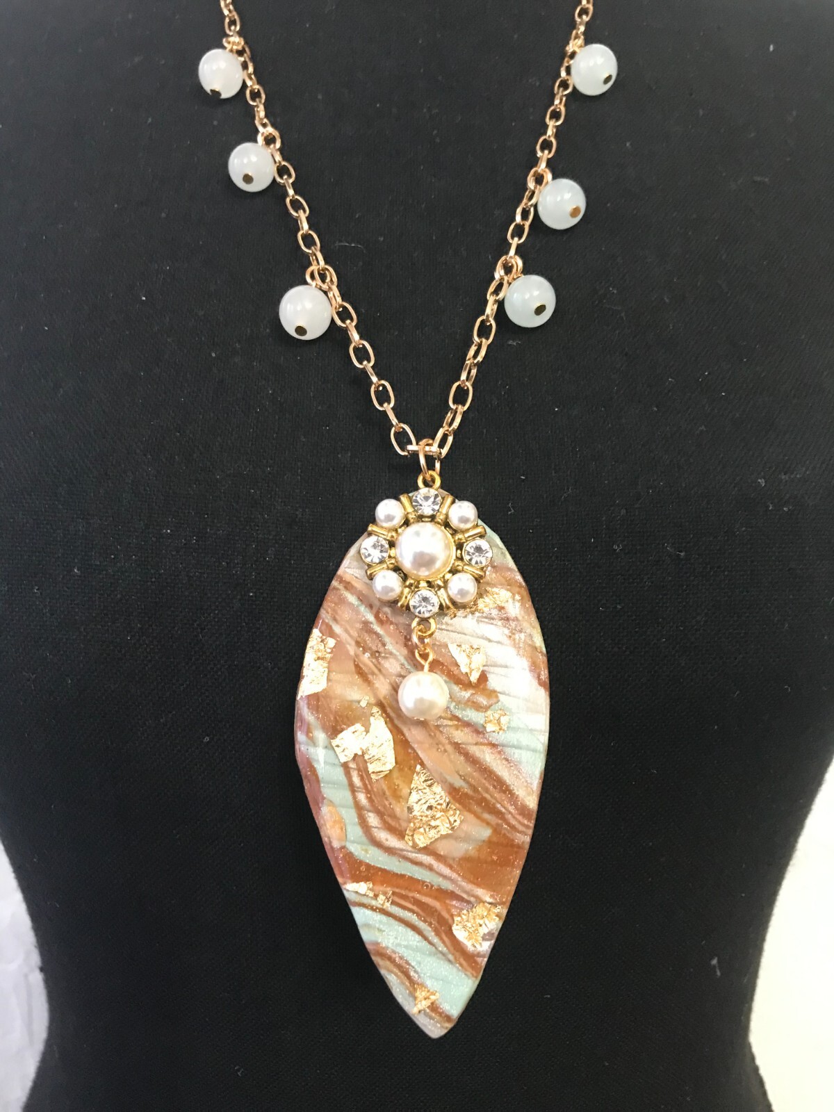 GOLD & BROWN TEARDROP SHAPE PENDANT NECKLACE WITH GOLD TONE PAPERCLIP CHAIN