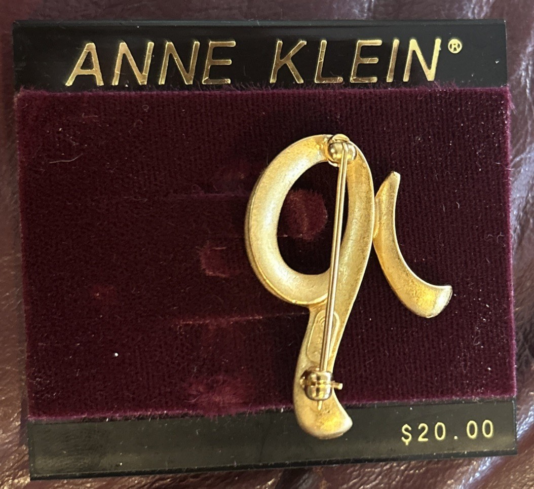 Vintage Anne Klein Brooch Letter P Gold Tone Signed Initial 1 1/4” NOS