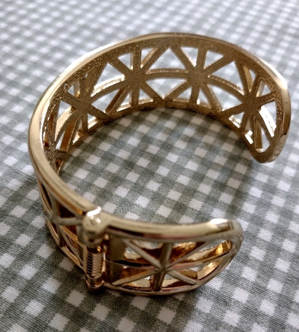 Vintage Avon Bracelet Gold Tone Cuff Hinged Open Back 1 Inch Wide X Pattern New