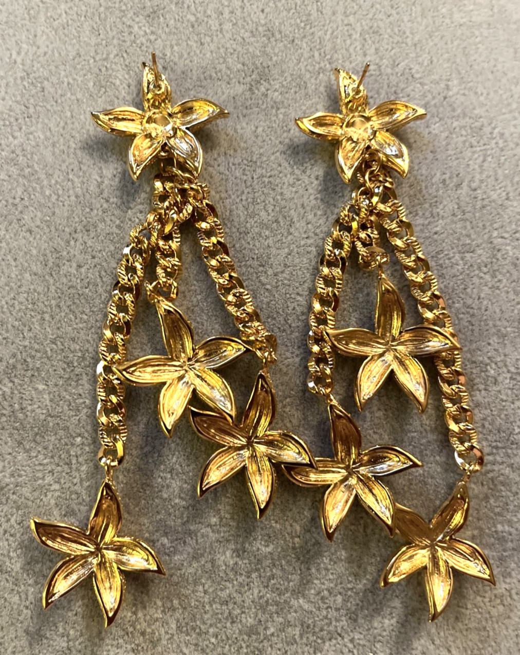 ST. JOHN Gold Plated Dangling Stars Star Fish Post Earrings New on Card 4.25″