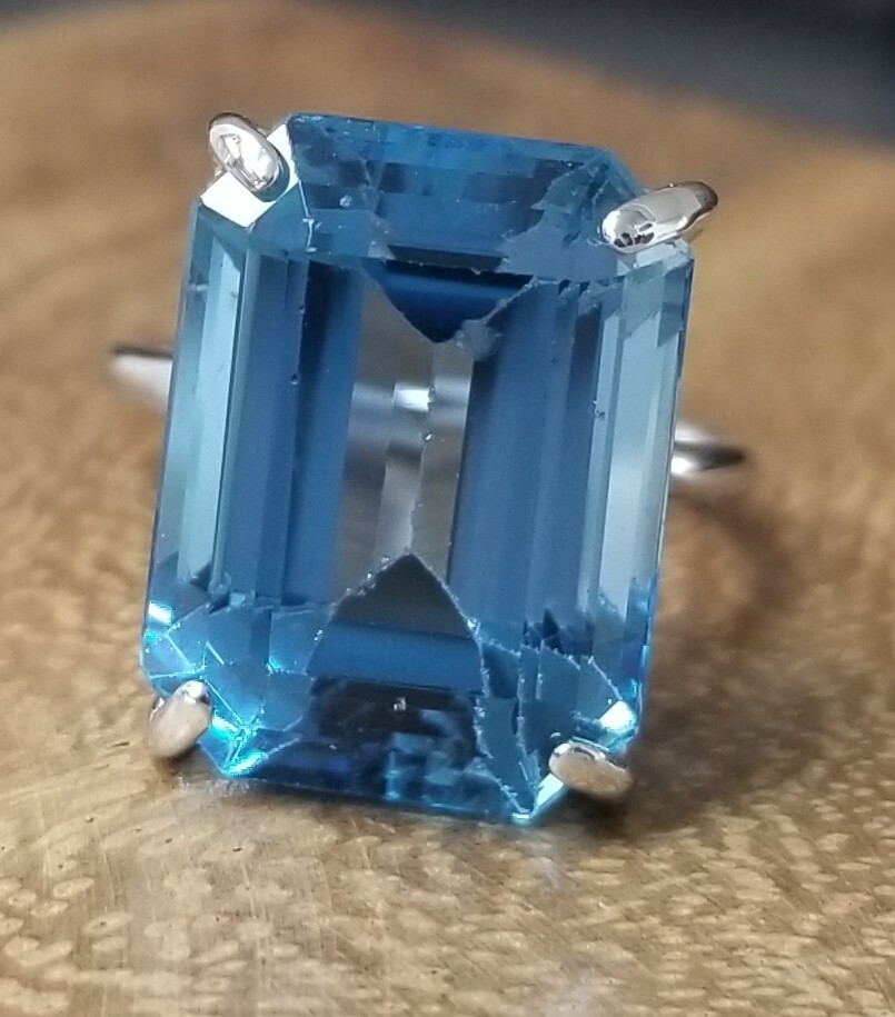 Vintage 14K White Gold Engagement Ring 14.57CT. Blue Topaz Rectangular Shape
