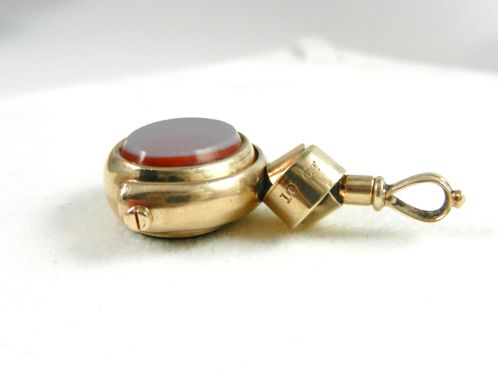 Vintage British 10K Yellw Gold Bloodstone Sardonyx Spinner Pendant Fob Love Knot