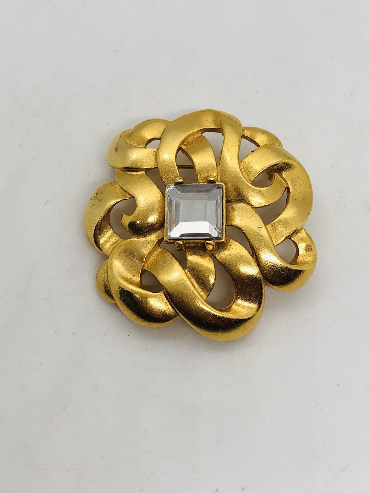 LCI Liz Claiborne brooch goldtone square rhinestone ribbon swirl brooch