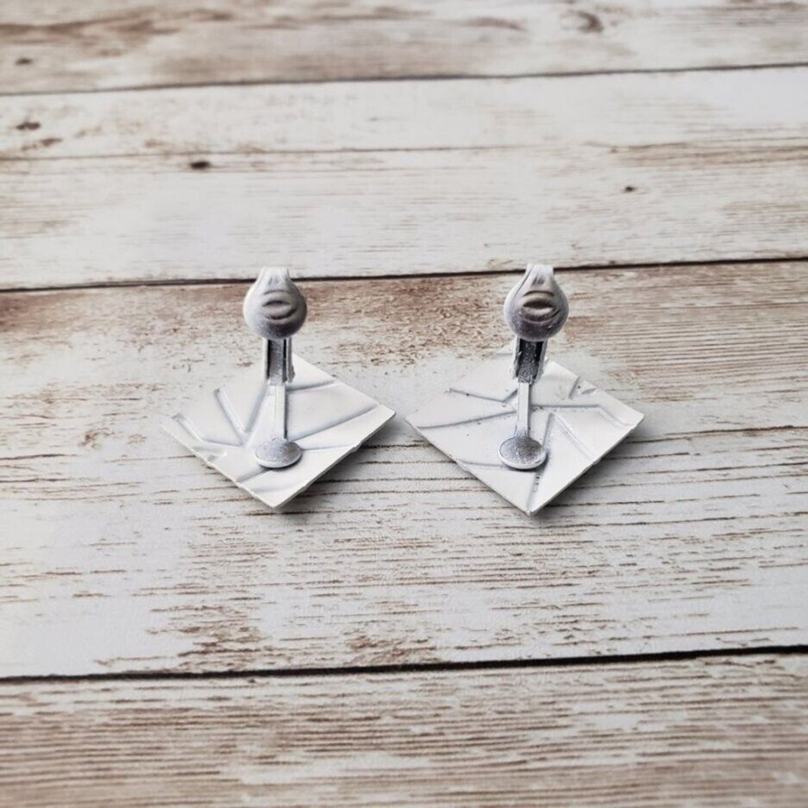 Vintage Clip On Earrings – Off White Retro Design Diamond Shape