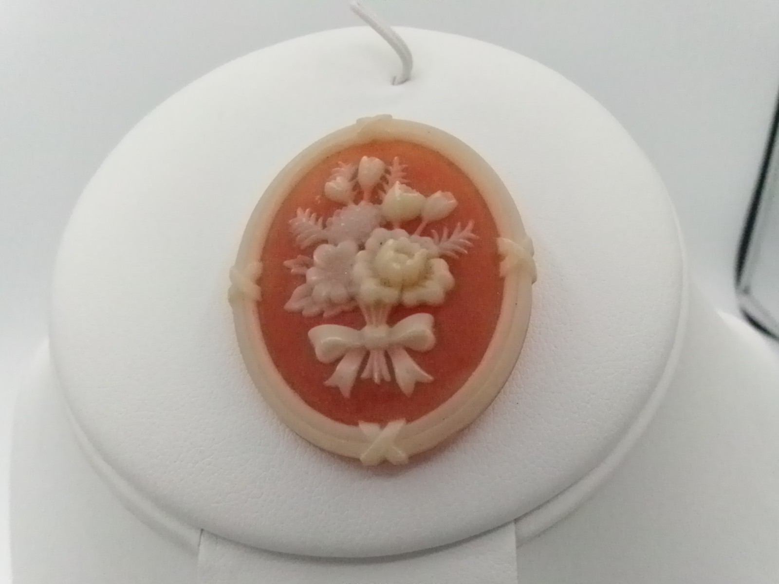 Vintage 1982 Avon Floral White & Coral Bouquet Bow Cameo Silhouette Brooch Pin