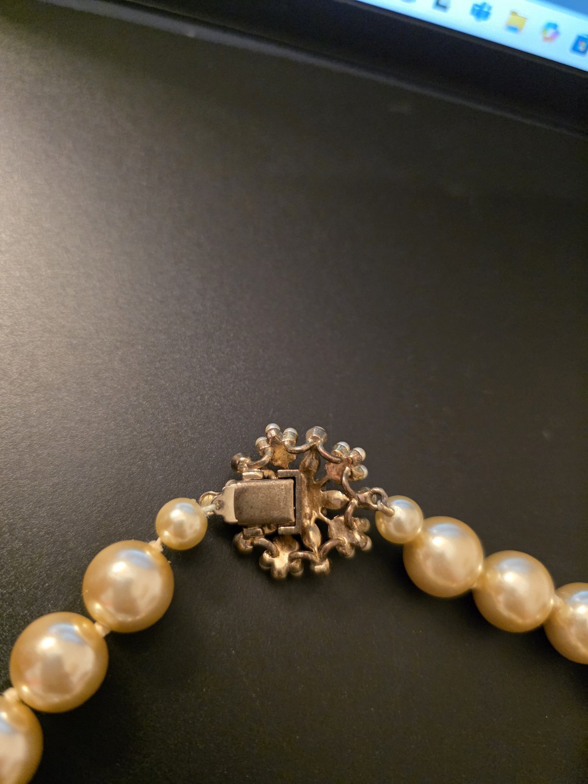 Vtg Pearl Faux Necklace Rhinestone Pearl Clasp Champagne Color 18″ Size 3/4″