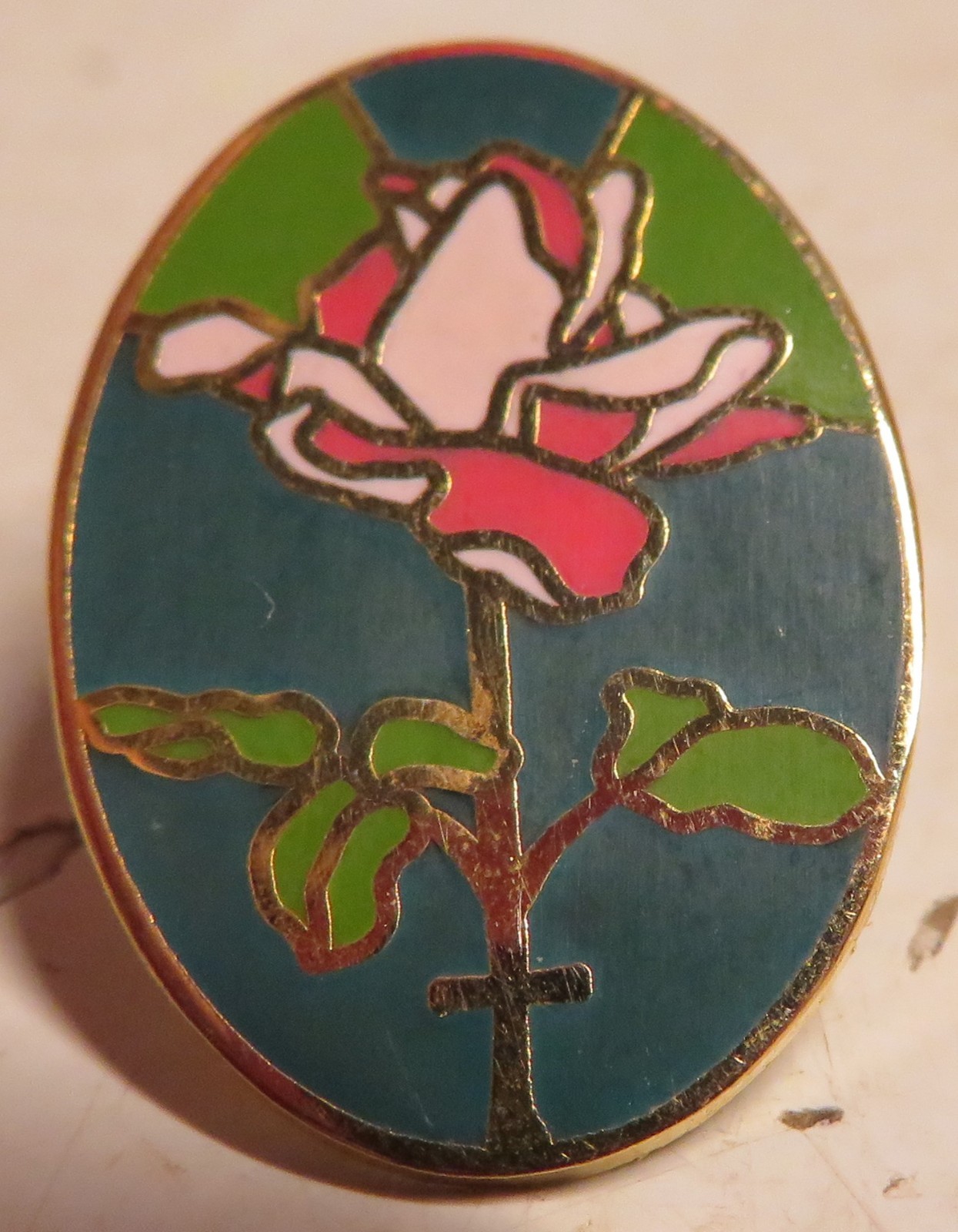 Pink Iris Rose Flower Cross Gold Tone Vintage Lapel Pin Valley Casting Hat 7/8″T