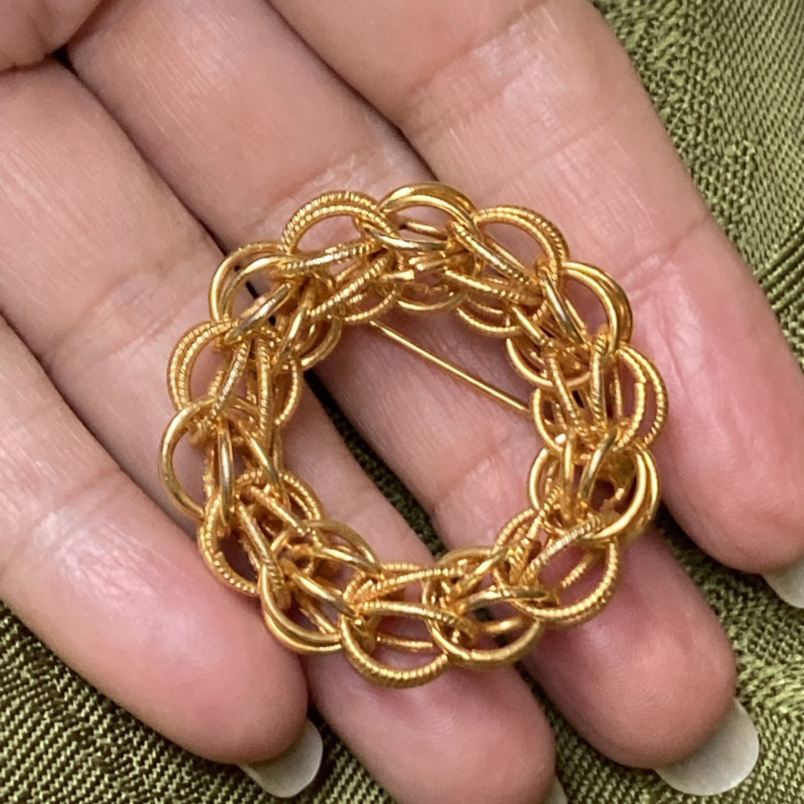 GOLD TONE ABSTRACT VINTAGE METAL BROOCH ROUND CIRCLE