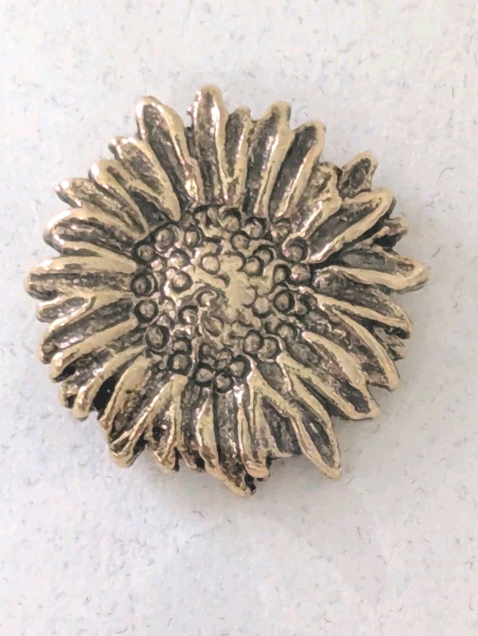 New In Pkg. Jim Clift Gold Dipped Pewter Detailed Sunflower Pin Made USA .75″