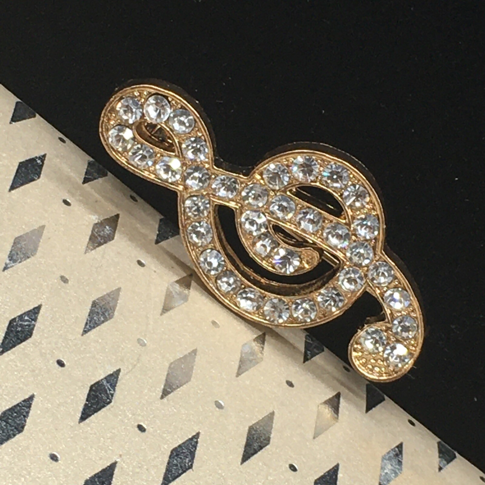 Musical Ampersand Brooch Pin 1.5″ Music Notes Gold Tone Rhinestone Pin