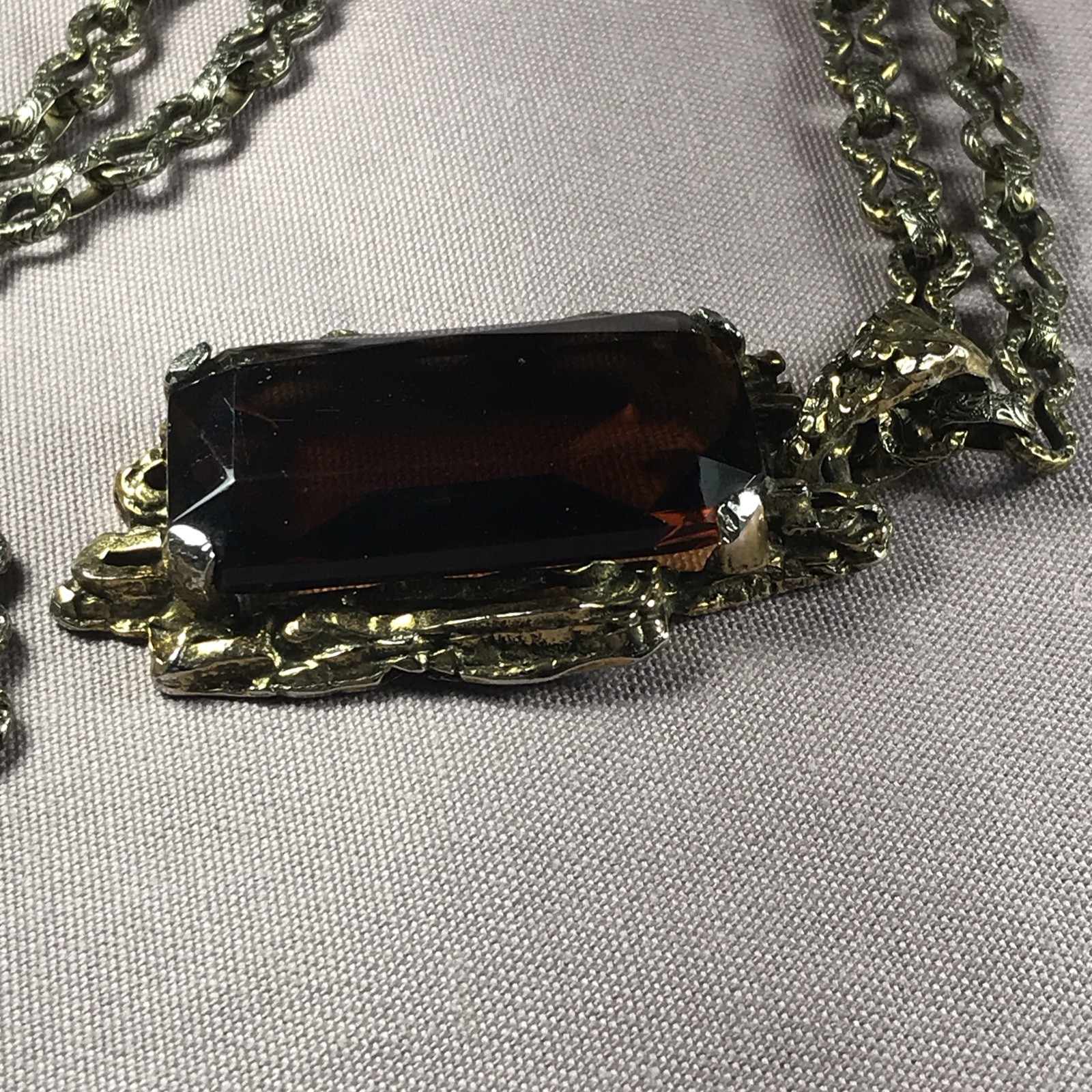 VTG. Art Deco ZENTALL Amber Glass Pendant Necklace Ornate Gold Tone Chain