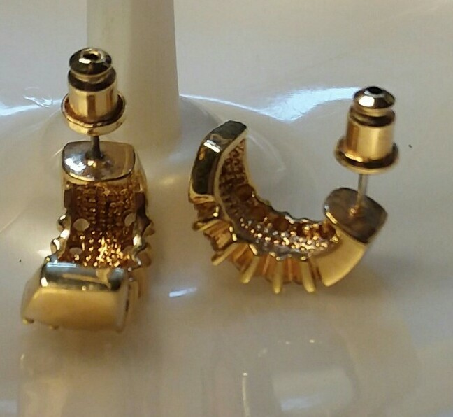 Vintage Jewelry: 3/4″ Gold Tone Rhinestone Pierced Earrings 02-18-2019