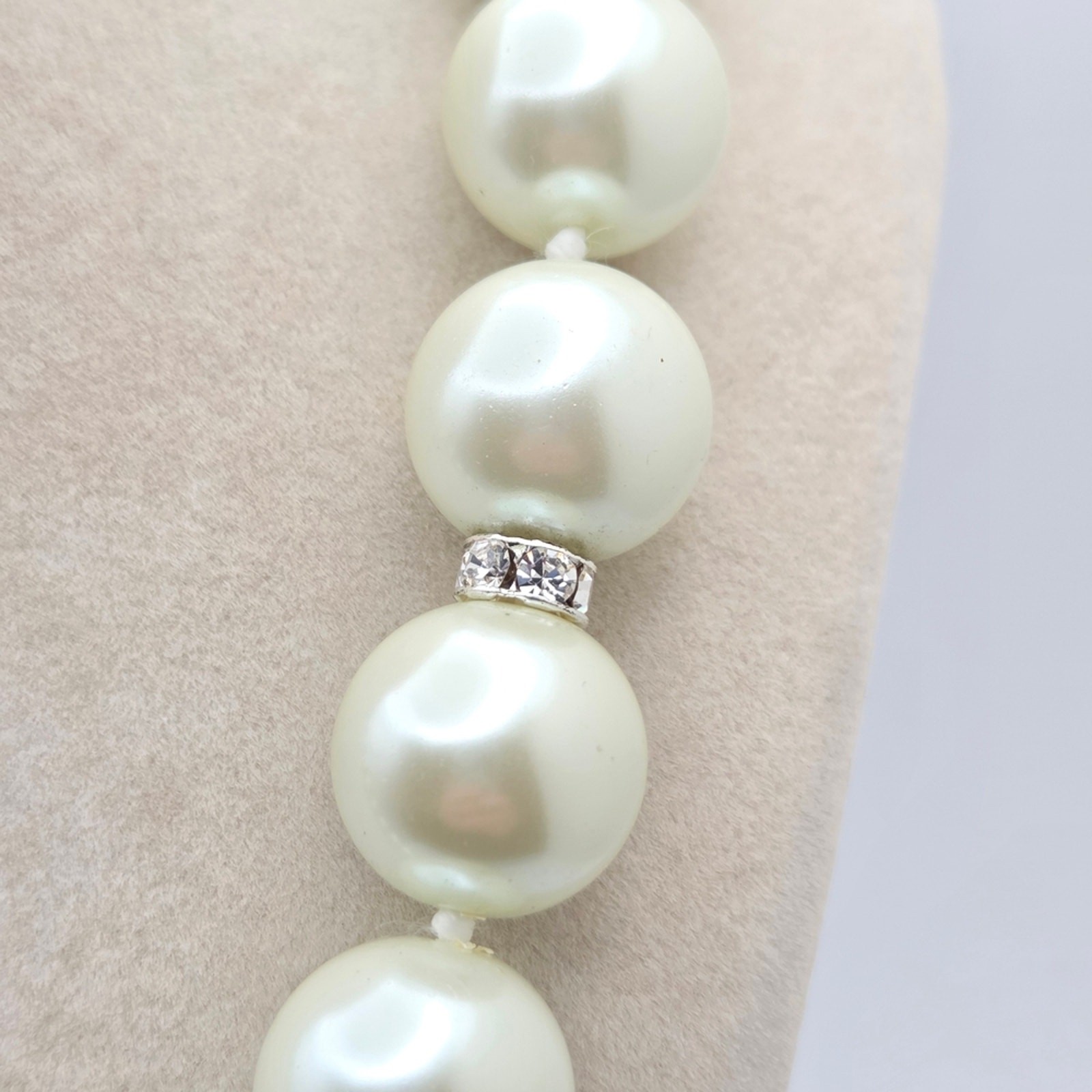 Vintage Anne Klein Signed AC Large Glass Faux Pearl & Rhinestone Necklace – 18″
