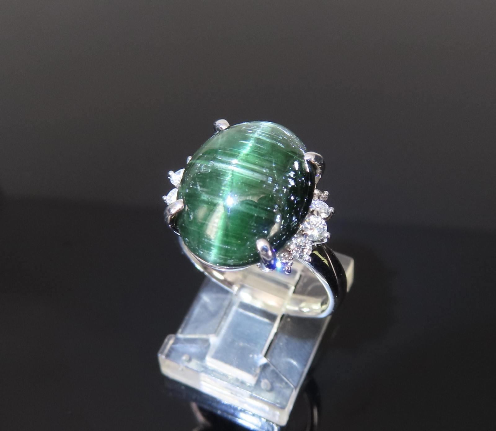 8.05ct Natural Cat’s Eye Green Tourmaline 0.26ct Diamond Platinum Ring Size 6.75