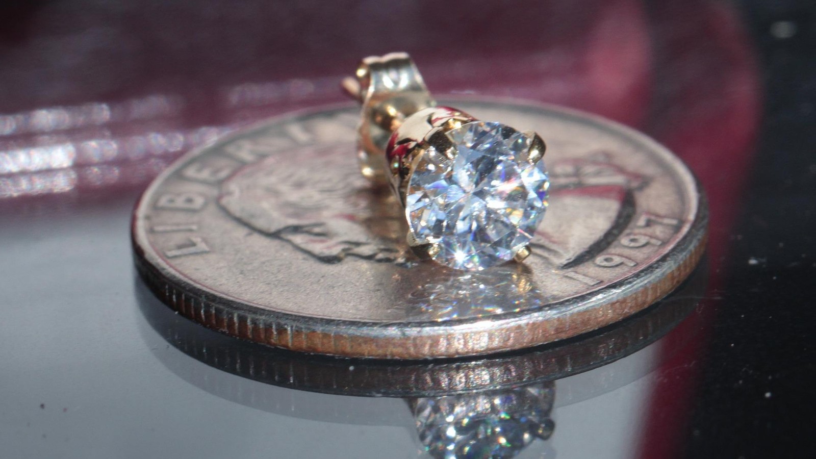 (1)One single-14k yellow gold 1.00ct white topaz stud earring 0.6gr