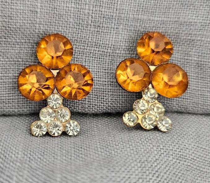 VTG Golden Rhinestone earrings with clear Glass rhinestone triangles screw back