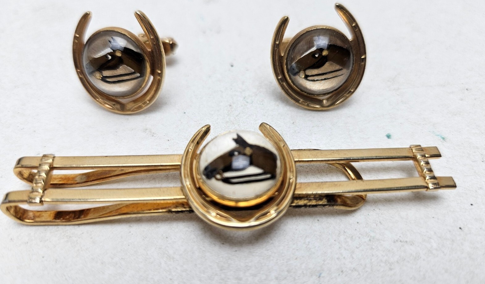 Anson Horse Head in Shoe Glass / Rock Crystal Cuff Links & Tie Clip Reverse Carv