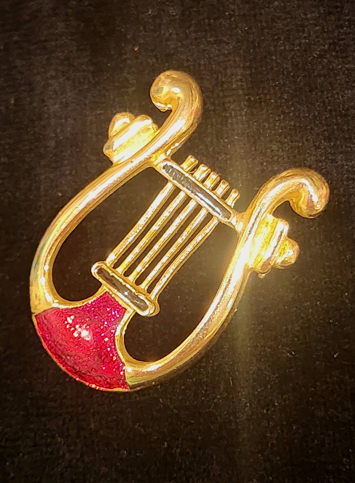 Red Enamel Lyre Harp Goldtone Brooch Lapel Pin Safety Clasp With Box